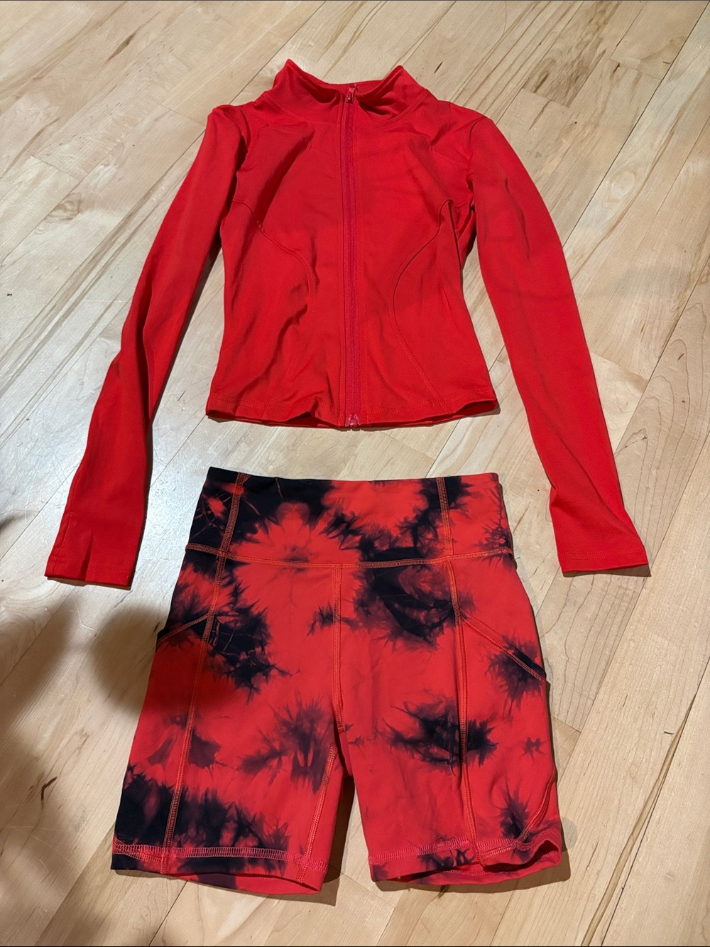 Red Tie-Dye Bike lululemon Sz 4 Shorts